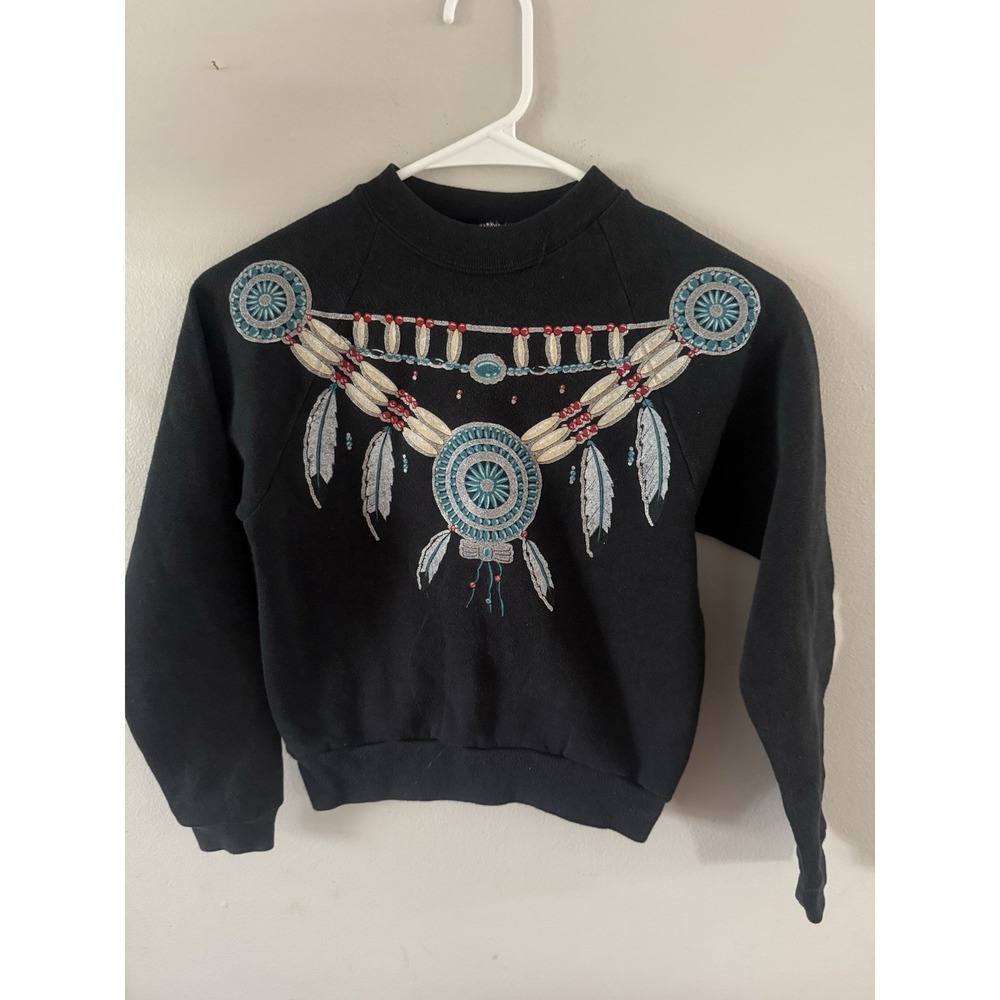 Vintage feather Dreamcatcher graphic country black sweatshirt Youth Medium